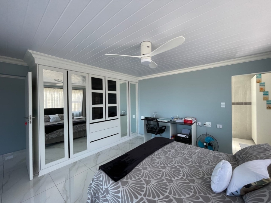 5 Bedroom Property for Sale in Dana Bay Western Cape